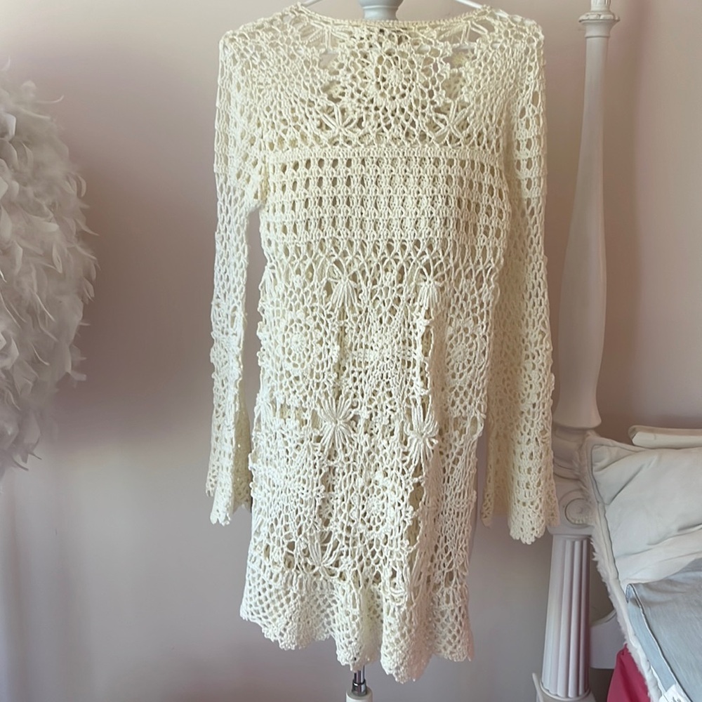 See through Crochet dress, perfect for the beach! Lightly worn, trendy